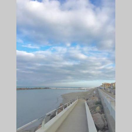 Bilocale Sul Mare Apartman Marina Di Pisa Kültér fotó